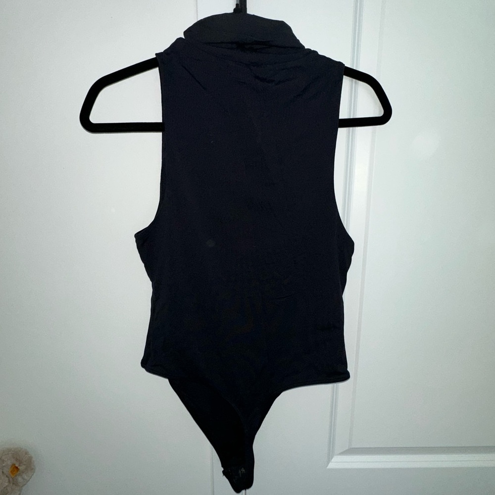 🖤 Aritzia Babaton Black Turtleneck Bodysuit | Size L | Like New - Picture 2 of 2
